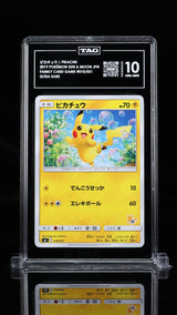 TAG 10 GEM MINT JAPANESE POKEMON 2019 PIKACHU 018/051 FAMILY POKEMON SML